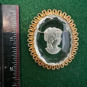 Cameo brooch